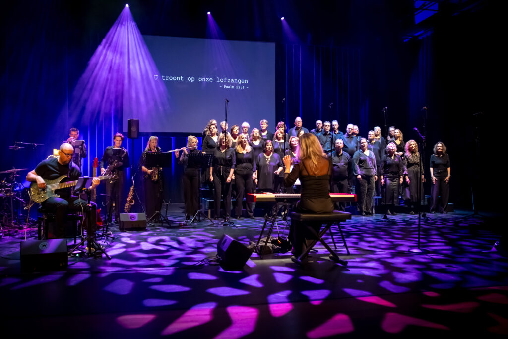 Desire Hoofddorp gospel koor met live band zingen in de Haarlemmermeer
